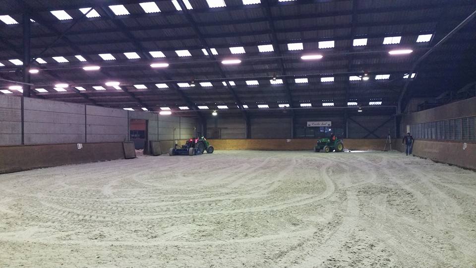 Er komen nieuwe bodems in de manege in Exloo.